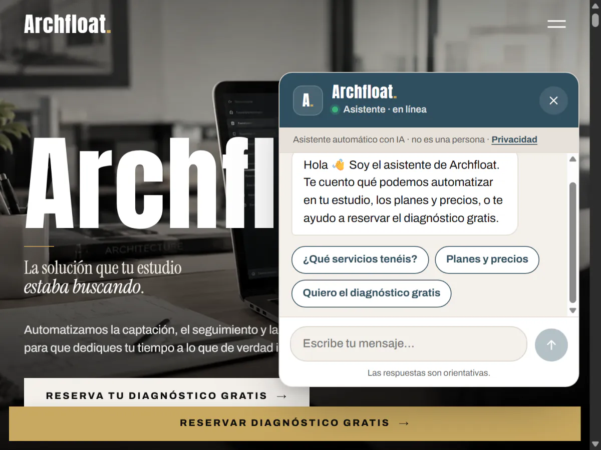 La ventana del chat del asistente abierta en la web, con el saludo y las preguntas rápidas
